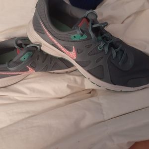 EUC Nike Revolution shoes size 10